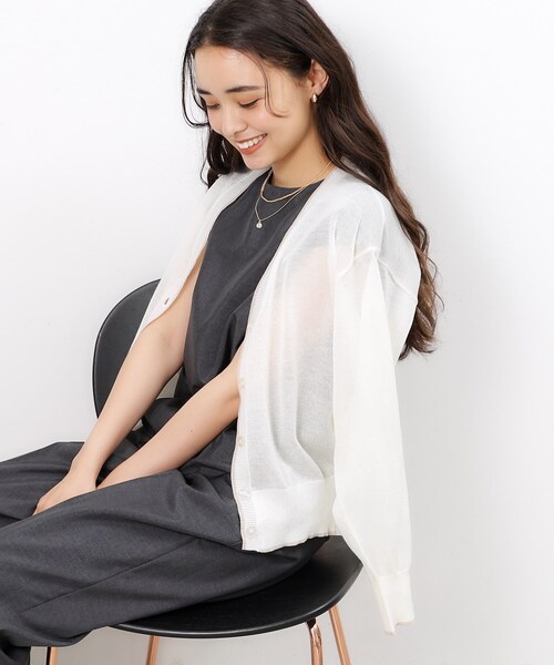 OPAQUE.CLIP(オペークドットクリップ)の「配色ラインVネックシアーカーディガン【洗濯機洗い可】(カーディガン/ボレロ・レディース・ホワイト系5/ブラック系4/ブラウン系その他5・38/40/42)」の15枚目の写真