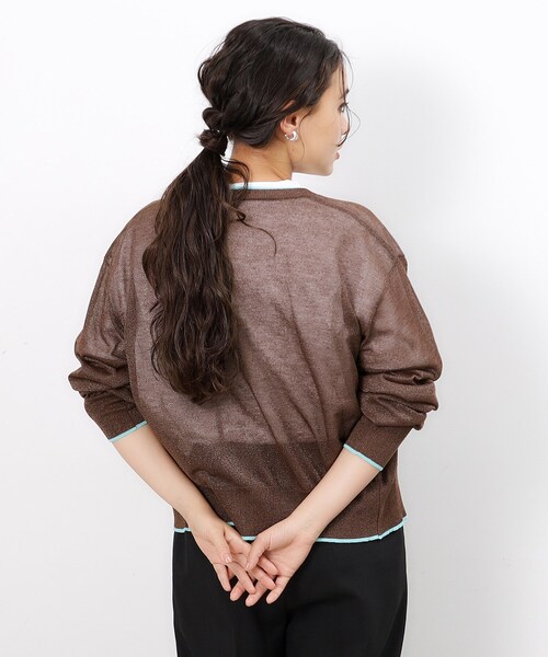 OPAQUE.CLIP(オペークドットクリップ)の「配色ラインVネックシアーカーディガン【洗濯機洗い可】(カーディガン/ボレロ・レディース・ホワイト系5/ブラック系4/ブラウン系その他5・38/40/42)」の11枚目の写真