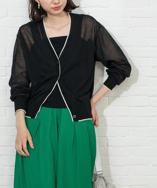 OPAQUE.CLIP(オペークドットクリップ)の「配色ラインVネックシアーカーディガン【洗濯機洗い可】(カーディガン/ボレロ・レディース・ホワイト系5/ブラック系4/ブラウン系その他5・38/40/42)」の3枚目の写真