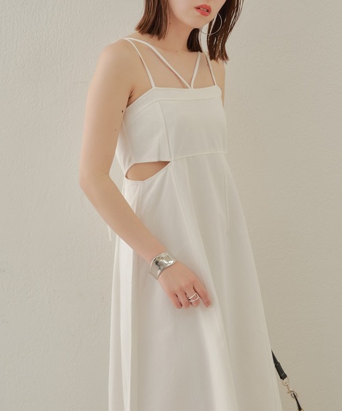 お値下げ中【新品未使用品】chico チコ サイドオープン ワンピース ホワイト お値下げ中【新品未使用品】chico チコ サイドオープン