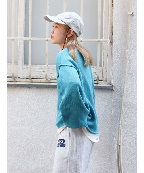 Ungrid（アングリッド）の「アウトリンキングクルーネックニット（ニット/セーター・レディース・オフホワイト/ピンク/チャコールグレー/ターコイズブルー/グリーン系その他・FREE）」の4枚目の写真