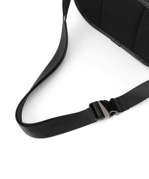 HIDEAWAYS NICOLE（ハイダウェイニコル）の「クロスボディバッグ（ボディバッグ/ウエストポーチ・メンズ・ブラック/グレー・FREE）」の4枚目の写真