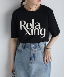 ＆HALF（アンドハーフ）の「RelaxingロゴTシャツ（Tシャツ/カットソー）」