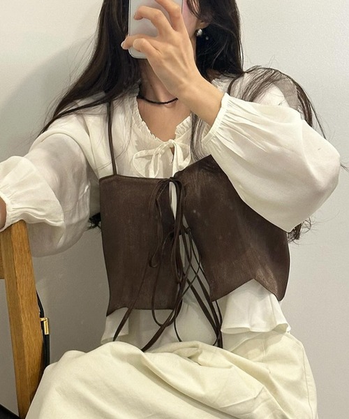 aimoha（アイモハ）の「軽やかな着心地ミニマルデザインキャミソール（キャミソール・レディース・ブラック/グレー/ブラウン/オフホワイト・FREE）」の6枚目の写真