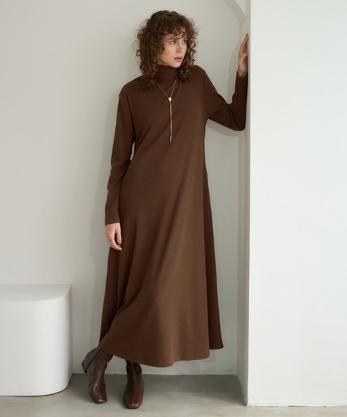 Formeque(フォルミーク)の「フレアリブワンピース(ワンピース・レディース・ブラック/オリーブ・FREE)」の2枚目の写真