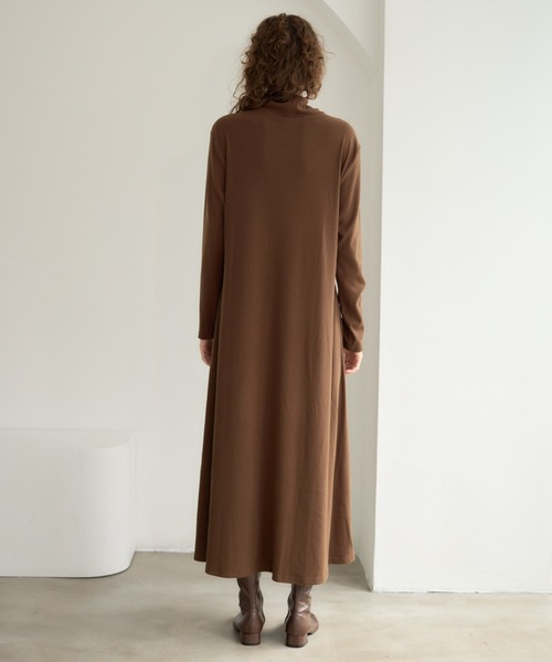 Formeque(フォルミーク)の「フレアリブワンピース(ワンピース・レディース・ブラック/オリーブ・FREE)」の4枚目の写真