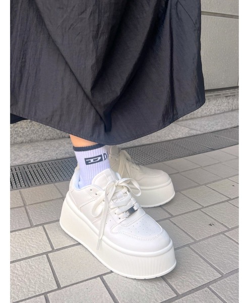 R&E（アールアンドイー）の「【R&E】プレートポイント厚底LOWカットスニーカー（スニーカー・レディース・ブラック/ホワイト/ベージュ・S/M/L/LL）」の16枚目の写真