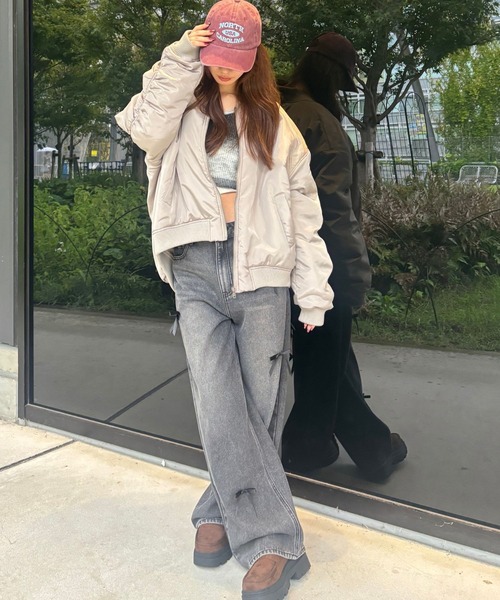 FOREVER 21(フォーエバー トゥエンティーワン)の「【2024FW】袖シャーリングMA1(MA-1・レディース・ホワイト/グレー/ブラック・FREE)」の4枚目の写真