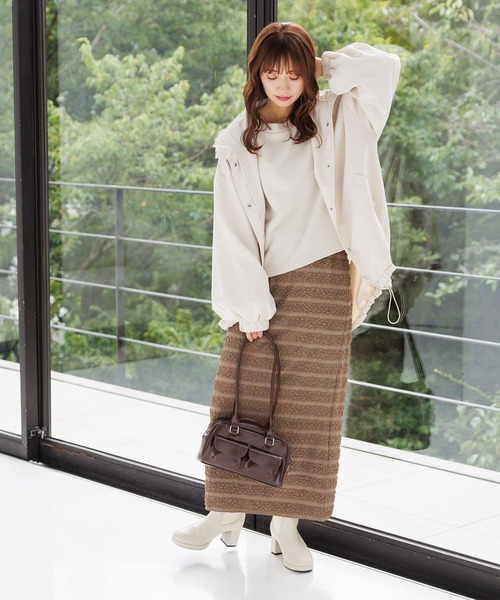 mysty woman（ミスティウーマン）の「ピグメントスウェットプルオーバー　200957（スウェット・レディース・チャコールグレー/アイボリー/グリーン・FREE）」の4枚目の写真