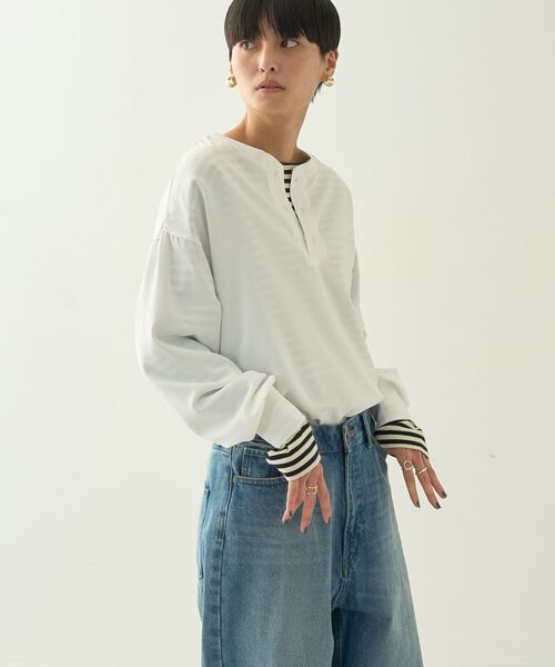AMERICAN HOLIC(アメリカンホリック)の「2WAYジョーゼットロゴプルオーバー(Tシャツ/カットソー・レディース・オフホワイト/チャコールグレー・M/L)」の6枚目の写真