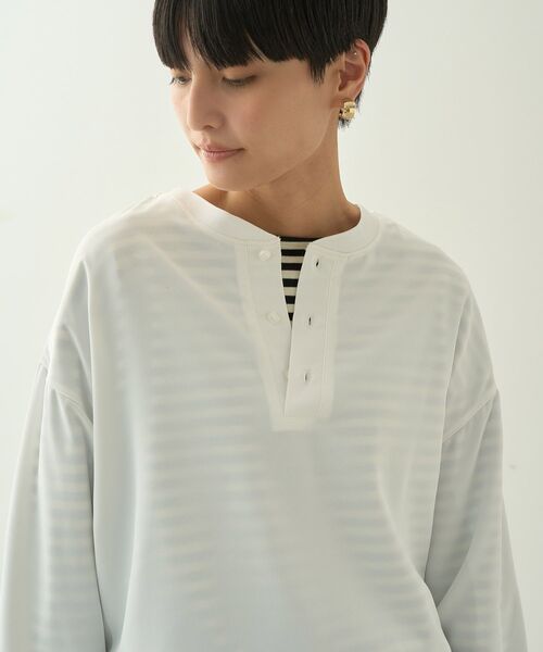 AMERICAN HOLIC(アメリカンホリック)の「2WAYジョーゼットロゴプルオーバー(Tシャツ/カットソー・レディース・オフホワイト/チャコールグレー・M/L)」の9枚目の写真