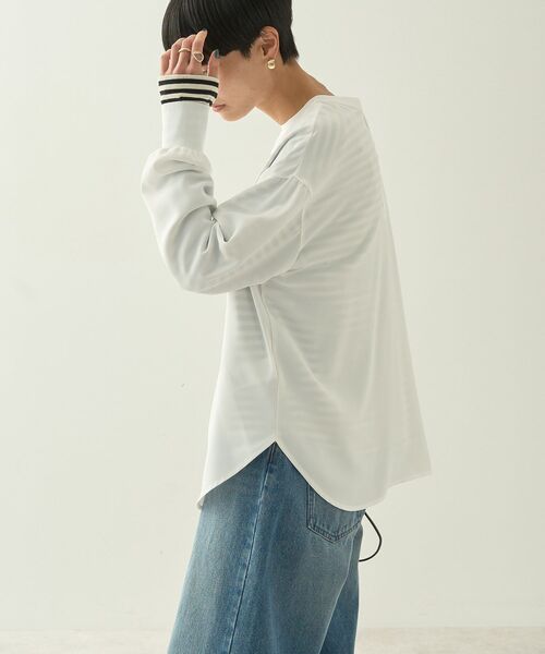 AMERICAN HOLIC(アメリカンホリック)の「2WAYジョーゼットロゴプルオーバー(Tシャツ/カットソー・レディース・オフホワイト/チャコールグレー・M/L)」の11枚目の写真