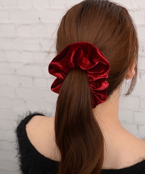 VIBGYOR Women（ヴィブジョー　ウィメン）の「【float】ベロア 光沢 ビッグシュシュ【10色展開】（シュシュ・レディース・ブラック/オリーブ/ダークラベンダー/モカ/ベージュ/インディゴブルー/ラベンダー/ブラウン/コーラルピンク/ワインレッド・FREE）」の10枚目の写真