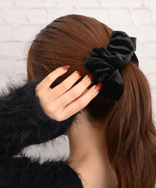 VIBGYOR Women（ヴィブジョー　ウィメン）の「【float】ベロア 光沢 ビッグシュシュ【10色展開】（シュシュ・レディース・ブラック/オリーブ/ダークラベンダー/モカ/ベージュ/インディゴブルー/ラベンダー/ブラウン/コーラルピンク/ワインレッド・FREE）」の12枚目の写真