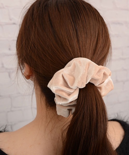 VIBGYOR Women（ヴィブジョー　ウィメン）の「【float】ベロア 光沢 ビッグシュシュ【10色展開】（シュシュ・レディース・ブラック/オリーブ/ダークラベンダー/モカ/ベージュ/インディゴブルー/ラベンダー/ブラウン/コーラルピンク/ワインレッド・FREE）」の18枚目の写真