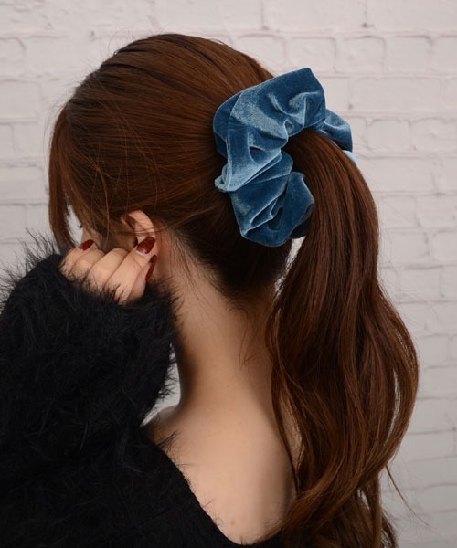 VIBGYOR Women（ヴィブジョー　ウィメン）の「【float】ベロア 光沢 ビッグシュシュ【10色展開】（シュシュ・レディース・ブラック/オリーブ/ダークラベンダー/モカ/ベージュ/インディゴブルー/ラベンダー/ブラウン/コーラルピンク/ワインレッド・FREE）」の13枚目の写真