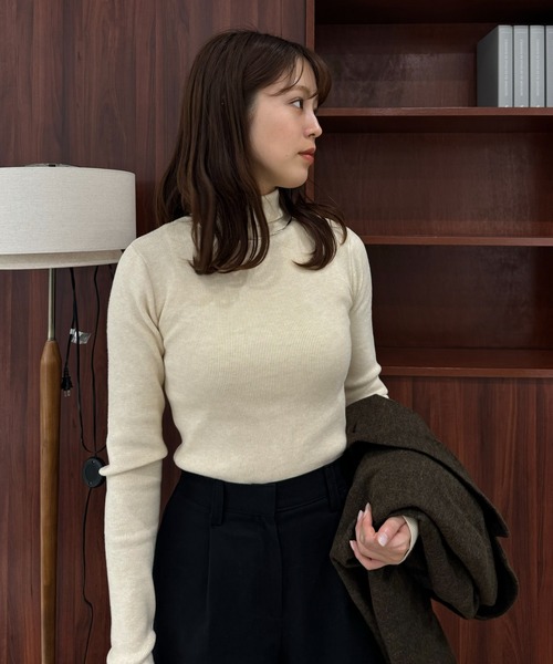 I_am（アイアム）の「smooth high neck rib tops / スムースハイネックリブトップス（ニット/セーター・レディース・ブラック/アイボリー/ホワイト×ブラック・FREE）」の2枚目の写真