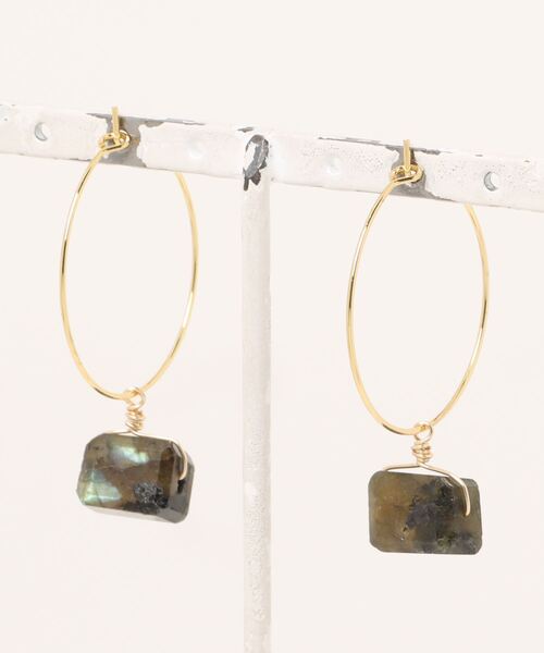 VIBGYOR(ヴィブジョー)の「【jebi】14kgf 一粒天然石のフープピアス(MA)(ピアス(両耳用)・レディース・ホワイト/グレー・FREE)」の3枚目の写真