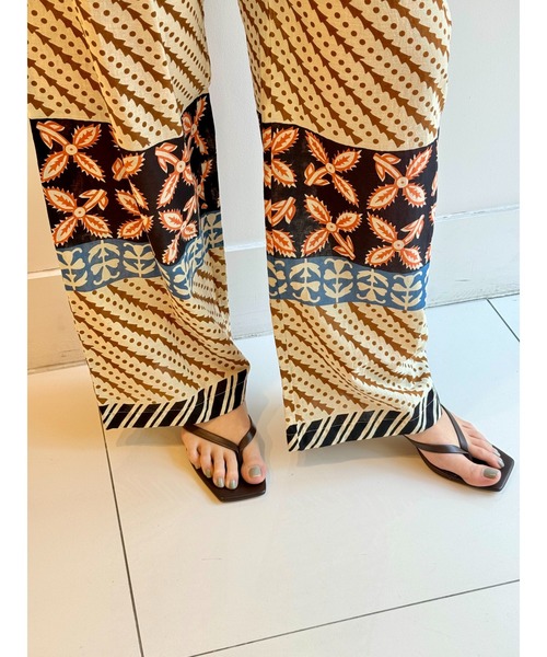 sara mallika（サラ マリカ）の「MURAL PRINT RELAX PANTS（その他パンツ・レディース・グリーン/ブラック・S）」の6枚目の写真