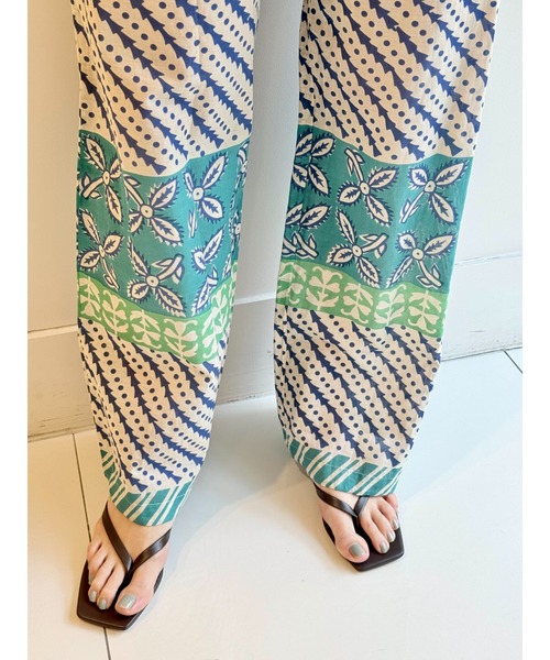sara mallika（サラ マリカ）の「MURAL PRINT RELAX PANTS（その他パンツ・レディース・グリーン/ブラック・S）」の8枚目の写真