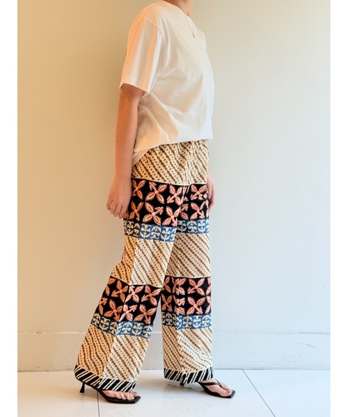 sara mallika（サラ マリカ）の「MURAL PRINT RELAX PANTS（その他パンツ・レディース・グリーン/ブラック・S）」の4枚目の写真