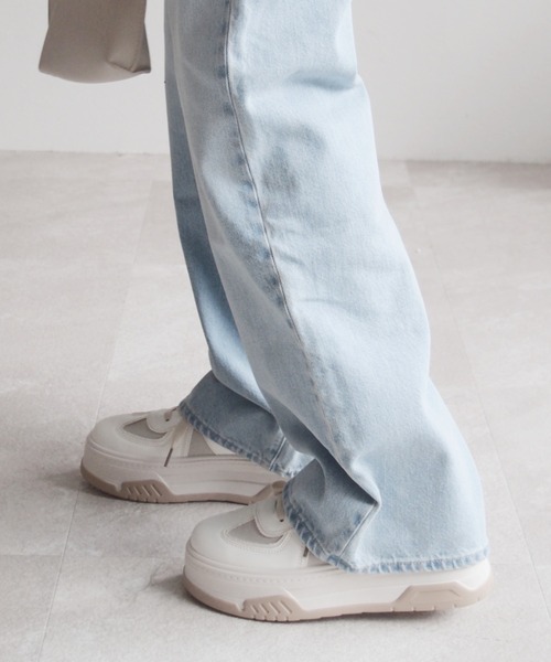 VIVIAN（ヴィヴィアン）の「厚底Tトゥデザインコンビカラーレースアップスニーカー（スニーカー・レディース・ベージュ/ブラック/シルバー・S/M/L/LL）」の8枚目の写真