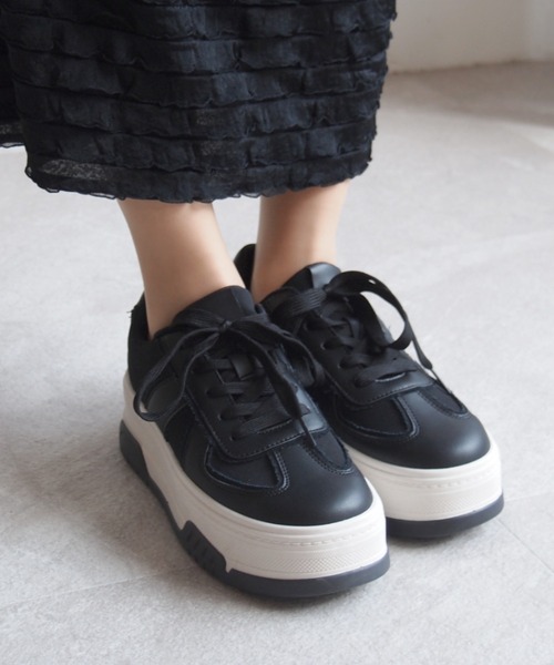 VIVIAN（ヴィヴィアン）の「厚底Tトゥデザインコンビカラーレースアップスニーカー（スニーカー・レディース・ベージュ/ブラック/シルバー・S/M/L/LL）」の9枚目の写真