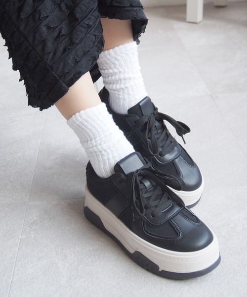 VIVIAN（ヴィヴィアン）の「厚底Tトゥデザインコンビカラーレースアップスニーカー（スニーカー・レディース・ベージュ/ブラック/シルバー・S/M/L/LL）」の11枚目の写真