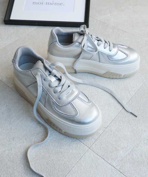 VIVIAN（ヴィヴィアン）の「厚底Tトゥデザインコンビカラーレースアップスニーカー（スニーカー・レディース・ベージュ/ブラック/シルバー・S/M/L/LL）」の5枚目の写真