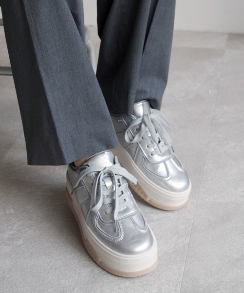 VIVIAN（ヴィヴィアン）の「厚底Tトゥデザインコンビカラーレースアップスニーカー（スニーカー・レディース・ベージュ/ブラック/シルバー・S/M/L/LL）」の6枚目の写真