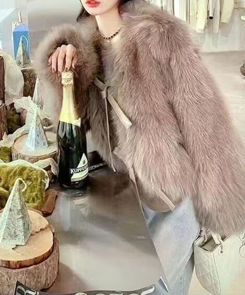 gossip!ロサンゼルス(ゴシップロサンゼルス)の「リボン紐留め ショートフェイクファーコート ボリューム袖 レディース 秋冬アウター(ダウンジャケット/コート・レディース・ベージュ/ブラック/オフホワイト/ホワイト・M/S)」の19枚目の写真