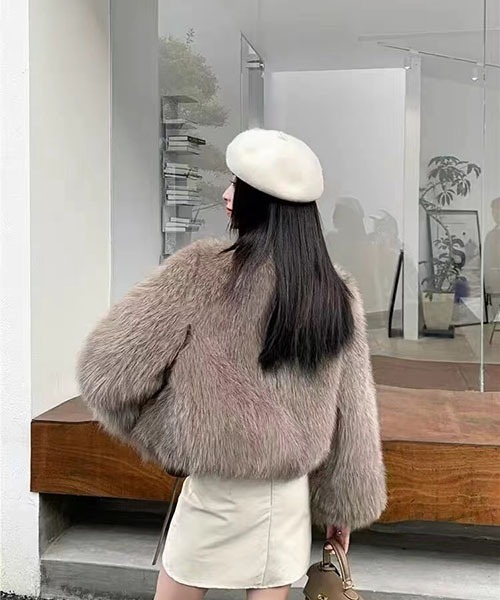 gossip!ロサンゼルス(ゴシップロサンゼルス)の「リボン紐留め ショートフェイクファーコート ボリューム袖 レディース 秋冬アウター(ダウンジャケット/コート・レディース・ベージュ/ブラック/オフホワイト/ホワイト・M/S)」の14枚目の写真