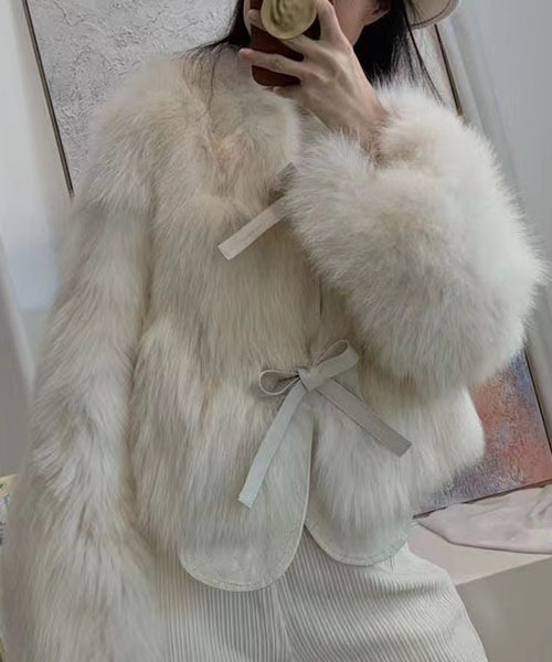 gossip!ロサンゼルス(ゴシップロサンゼルス)の「リボン紐留め ショートフェイクファーコート ボリューム袖 レディース 秋冬アウター(ダウンジャケット/コート・レディース・ベージュ/ブラック/オフホワイト/ホワイト・M/S)」の5枚目の写真