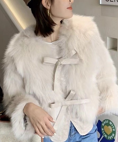 gossip!ロサンゼルス(ゴシップロサンゼルス)の「リボン紐留め ショートフェイクファーコート ボリューム袖 レディース 秋冬アウター(ダウンジャケット/コート・レディース・ベージュ/ブラック/オフホワイト/ホワイト・M/S)」の7枚目の写真