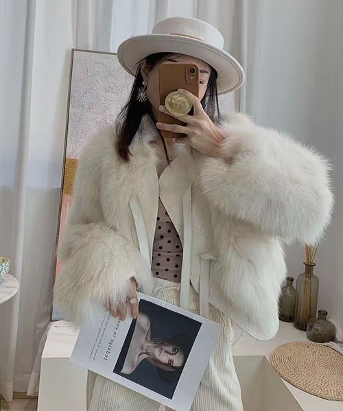 gossip!ロサンゼルス(ゴシップロサンゼルス)の「リボン紐留め ショートフェイクファーコート ボリューム袖 レディース 秋冬アウター(ダウンジャケット/コート・レディース・ベージュ/ブラック/オフホワイト/ホワイト・M/S)」の8枚目の写真