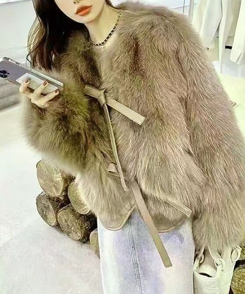 gossip!ロサンゼルス(ゴシップロサンゼルス)の「リボン紐留め ショートフェイクファーコート ボリューム袖 レディース 秋冬アウター(ダウンジャケット/コート・レディース・ベージュ/ブラック/オフホワイト/ホワイト・M/S)」の20枚目の写真