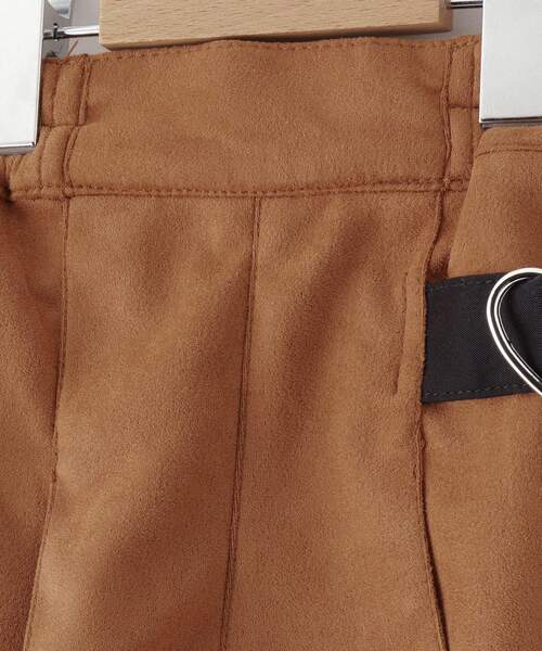SHOO・LA・RUE（シューラルー）の「◆【110-140cm】フェイクスエードプリーツキュロット（その他パンツ・キッズ・ブラック/キャメル・13/12/11/14）」の5枚目の写真