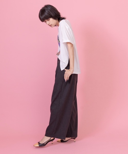 Eimee Law（エイミーロウ）の「アートプリント スリットTシャツ（Tシャツ/カットソー・レディース・ダークネイビー/ライトグリーン/オフホワイト/ライトグレー・FREE）」の6枚目の写真