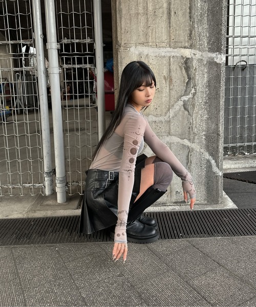 LVEU.(ラブユ.)の「【LVEU.】タトゥーシアートップス / トップス シアー ストレッチ タトゥー 月 太陽 蛇 バラ ローズ レイヤード インナー グレー BEIGE(Tシャツ/カットソー・レディース・ベージュ/ベージュ系その他/グレー/グレー系その他・FREE)」の21枚目の写真