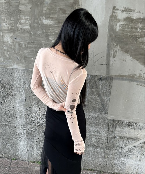 LVEU.(ラブユ.)の「【LVEU.】タトゥーシアートップス / トップス シアー ストレッチ タトゥー 月 太陽 蛇 バラ ローズ レイヤード インナー グレー BEIGE(Tシャツ/カットソー・レディース・ベージュ/ベージュ系その他/グレー/グレー系その他・FREE)」の11枚目の写真