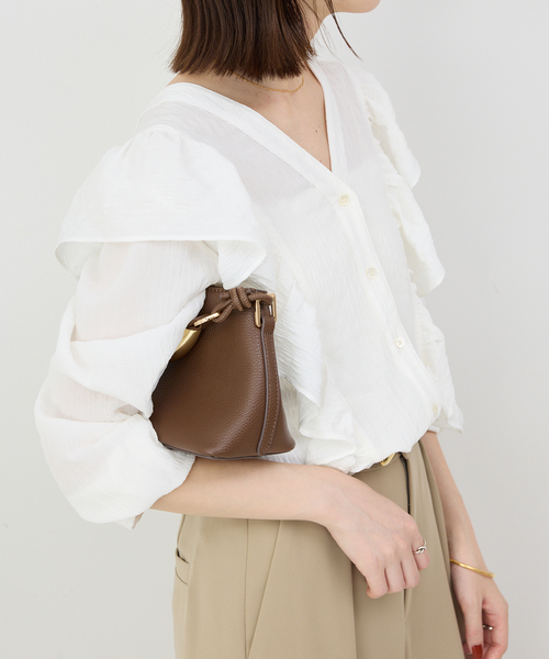 SLOBE IENA（スローブイエナ）の「PEシュリンクVネックフリルブラウス（シャツ/ブラウス・レディース・ホワイト/ブラック・FREE）」の15枚目の写真