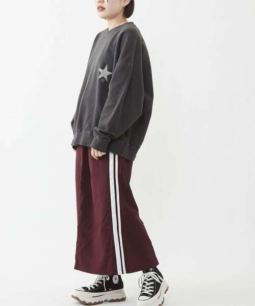 CONVERSE TOKYO（コンバーストウキョウ）の「【限定展開】LOGO DESIGN SWEAT（スウェット・レディース・アイボリー/ブラック/ブルー・SMALL/MEDIUM）」の6枚目の写真