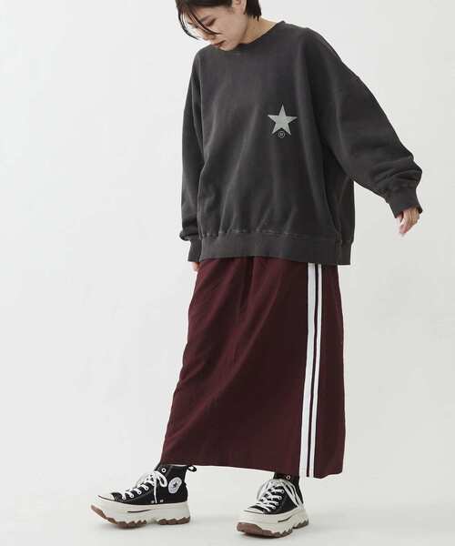 CONVERSE TOKYO（コンバーストウキョウ）の「【限定展開】LOGO DESIGN SWEAT（スウェット・レディース・アイボリー/ブラック/ブルー・SMALL/MEDIUM）」の7枚目の写真