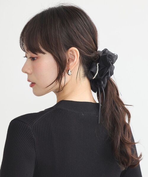 earth music&ecology(アースミュージックアンドエコロジー)の「パール×リボンシュシュ(シュシュ・レディース・ライトピンク/ブラック/アイボリー・FREE)」の5枚目の写真