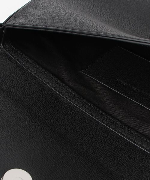 Calvin Klein(カルバン・クライン)の「ミニマルモノグラムショルダーポーチ(ショルダーバッグ・レディース・オフホワイト/ブラック・FREE)」の6枚目の写真