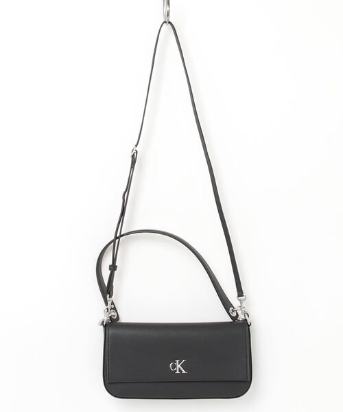 Calvin Klein(カルバン・クライン)の「ミニマルモノグラムショルダーポーチ(ショルダーバッグ・レディース・オフホワイト/ブラック・FREE)」の9枚目の写真