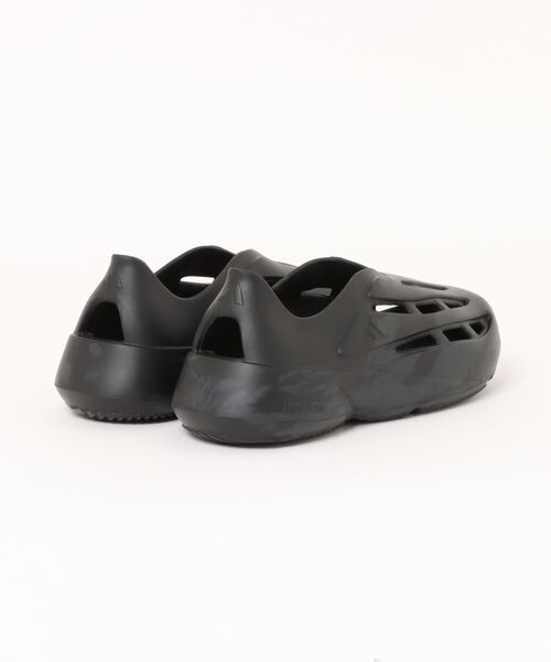adidas（アディダス）の「【adidas】 LIGHTBLAZE MOC U（スニーカー・メンズ・ブラック×ブラック・25.5cm/26.5cm/27.5cm/28.5cm/29.5cm）」の2枚目の写真