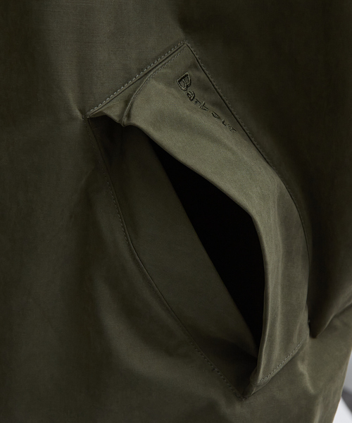Barbour(バブアー)の「【BARBOUR / バブアー】TRANSPORT トランスポート / ピーチスキン コットン / ショートブルゾン(ブルゾン・メンズ・ネイビー/セージグリーン・50/46/48)」の8枚目の写真