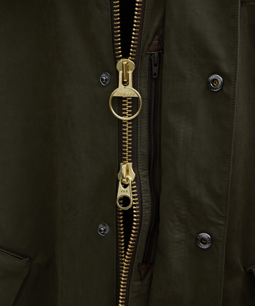 Barbour(バブアー)の「【BARBOUR / バブアー】TRANSPORT トランスポート / ピーチスキン コットン / ショートブルゾン(ブルゾン・メンズ・ネイビー/セージグリーン・50/46/48)」の9枚目の写真