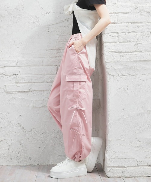 Honeys（ハニーズ）の「リボン付カーゴパンツ（カーゴパンツ・レディース・アイボリー/ブラック/グレイッシュブルー/ピンク・L/LL/M/S/SS）」の4枚目の写真